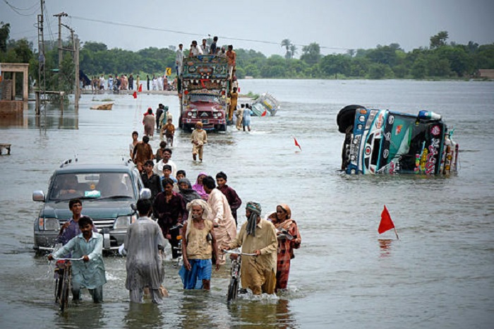 15 dead as floods hit bus carrying wedding party in Pakistan